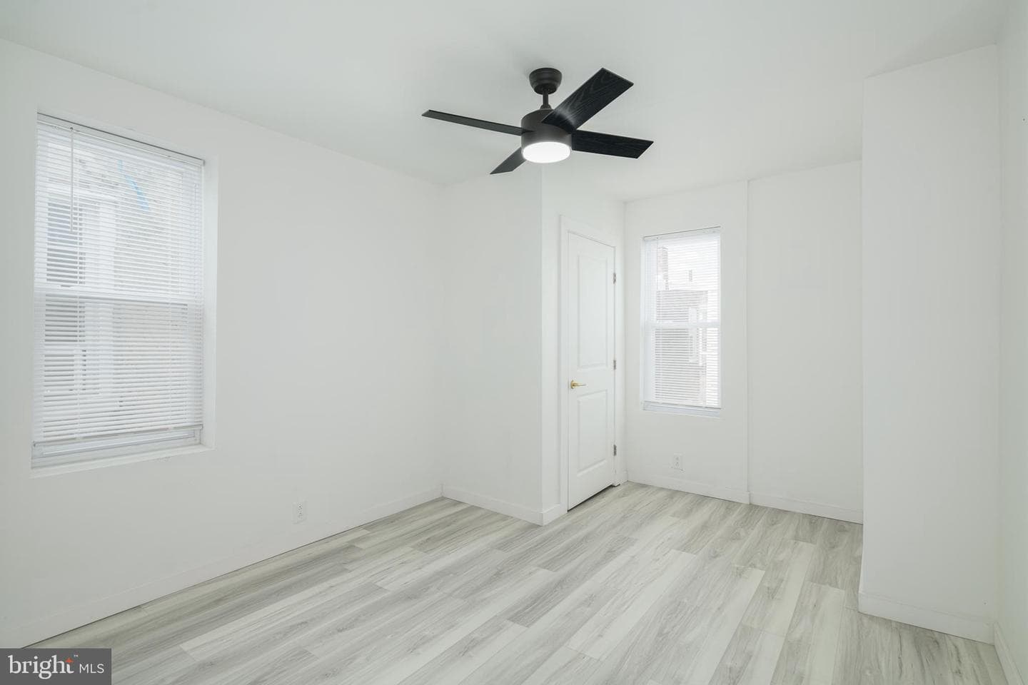 5513 Addison Street photo 13
