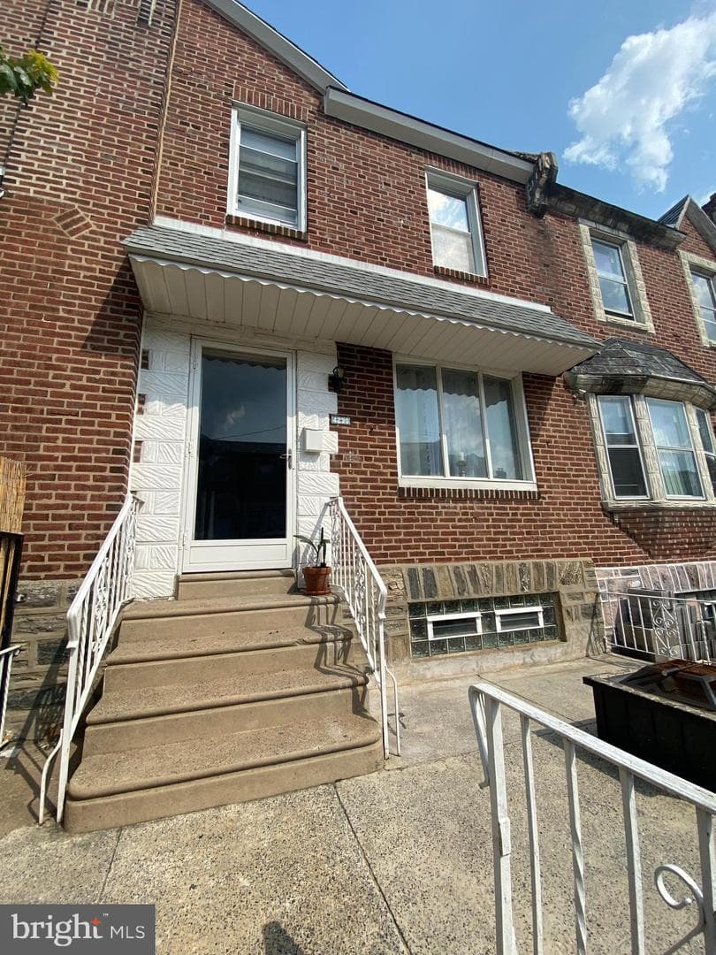 4239 Markland Street photo 2