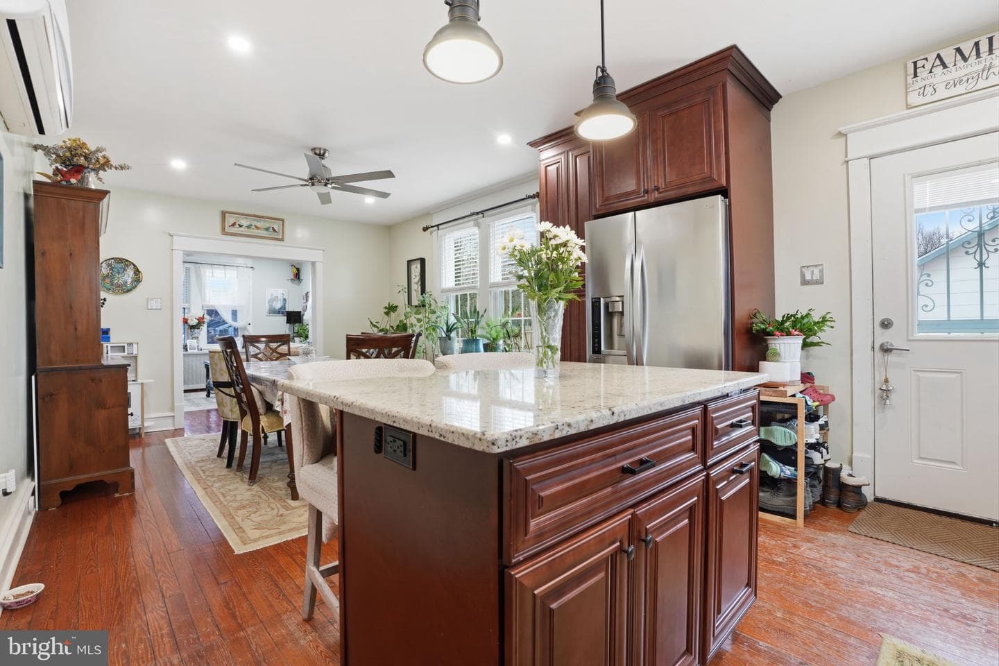 14020 Dana Avenue photo 8