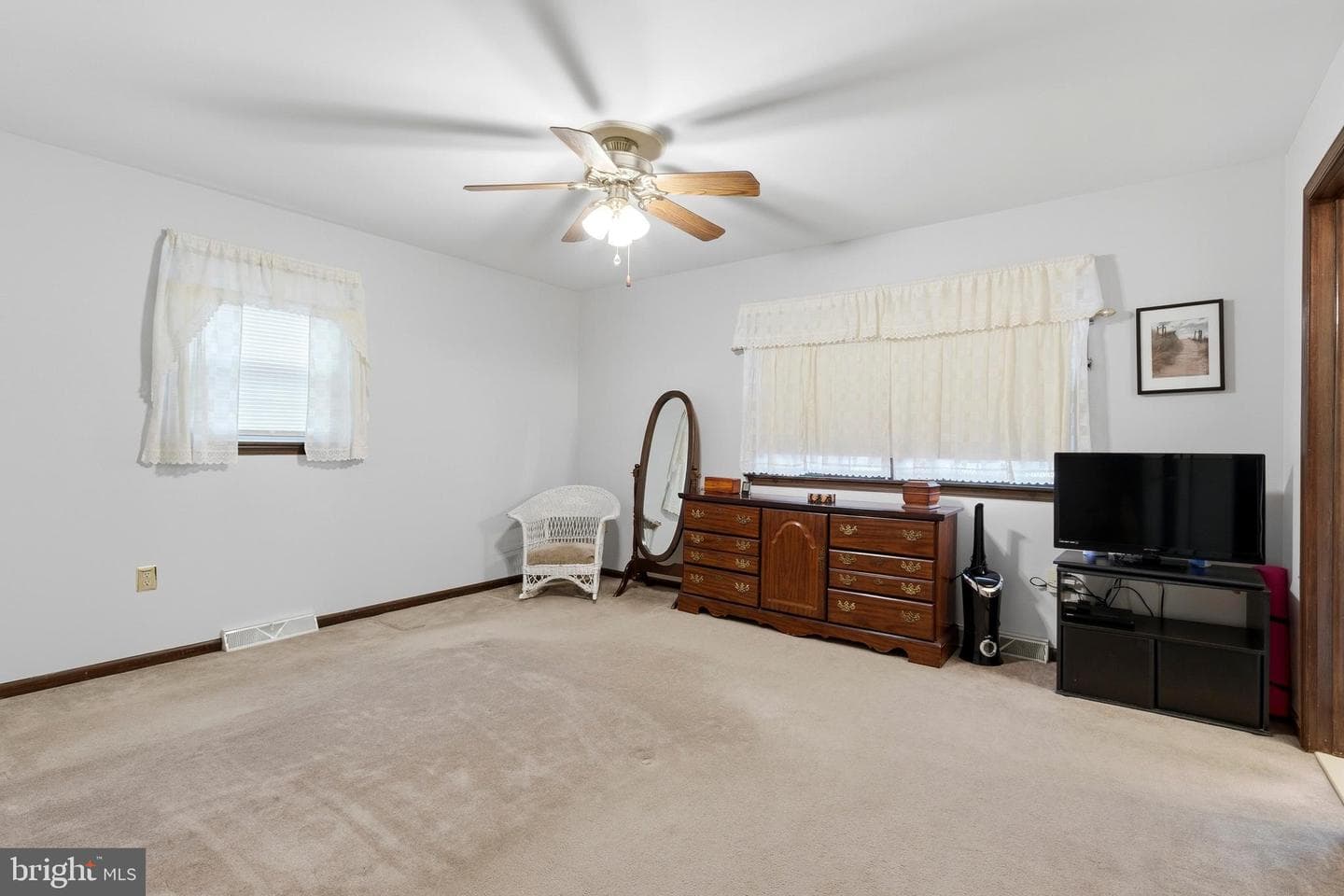 814 Caledonia Street photo 36
