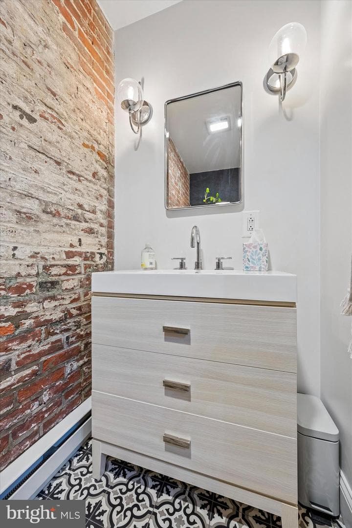 222 Richmond Street photo 17