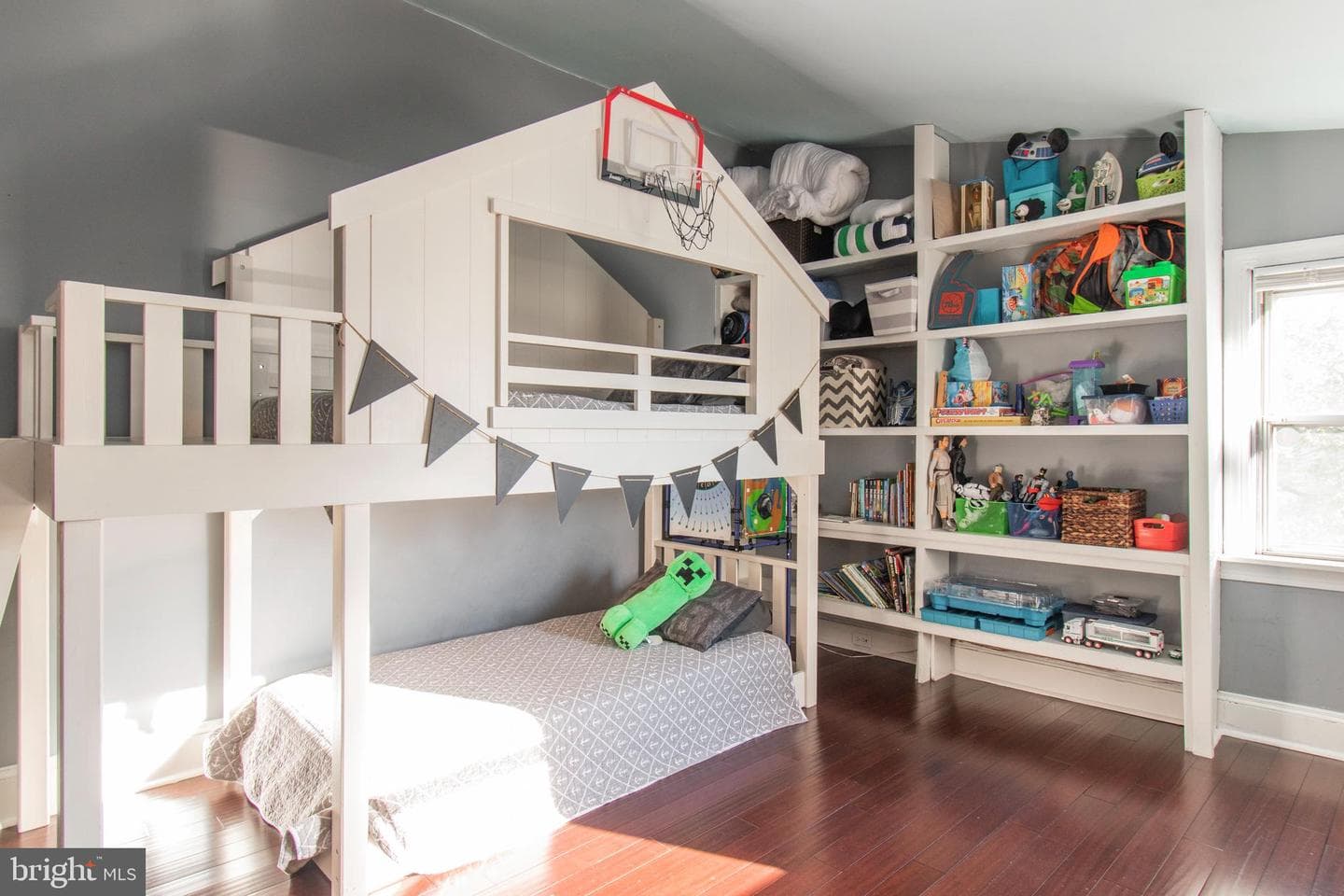 222 Richmond Street photo 28