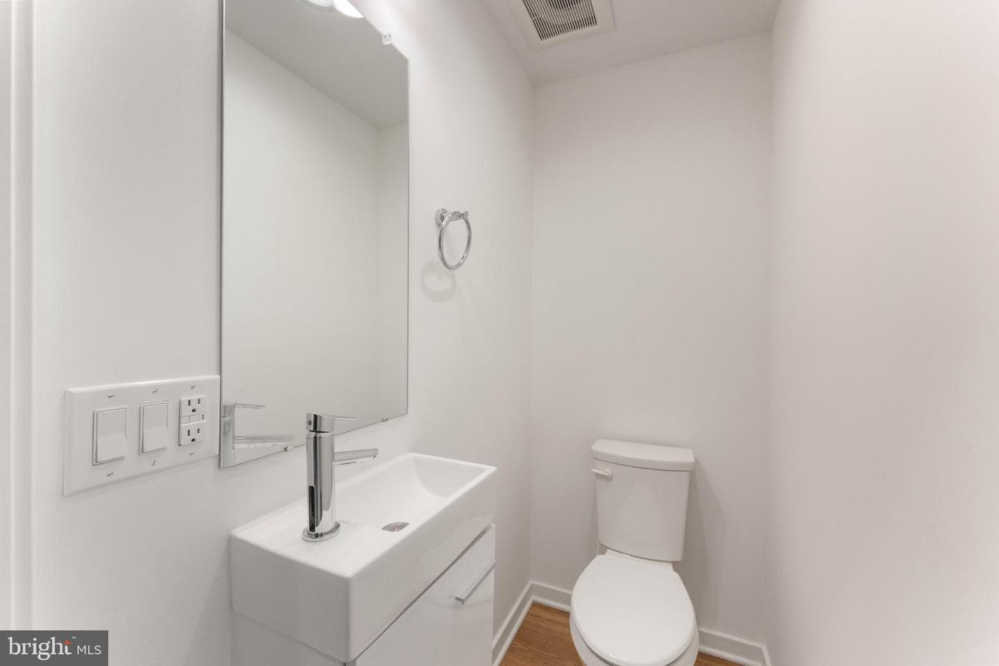 3208 Parkview Walk photo 11