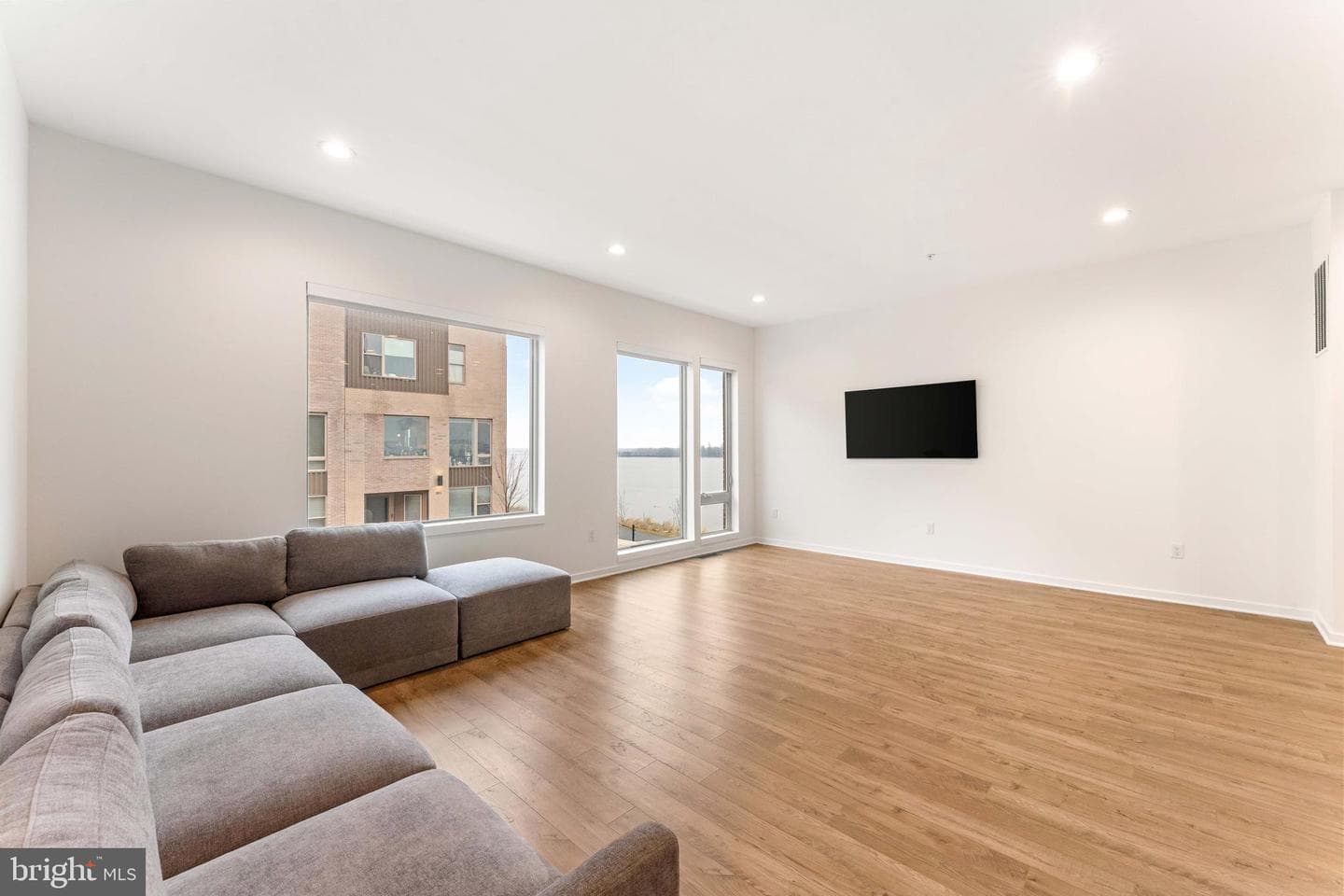 3208 Parkview Walk photo 13