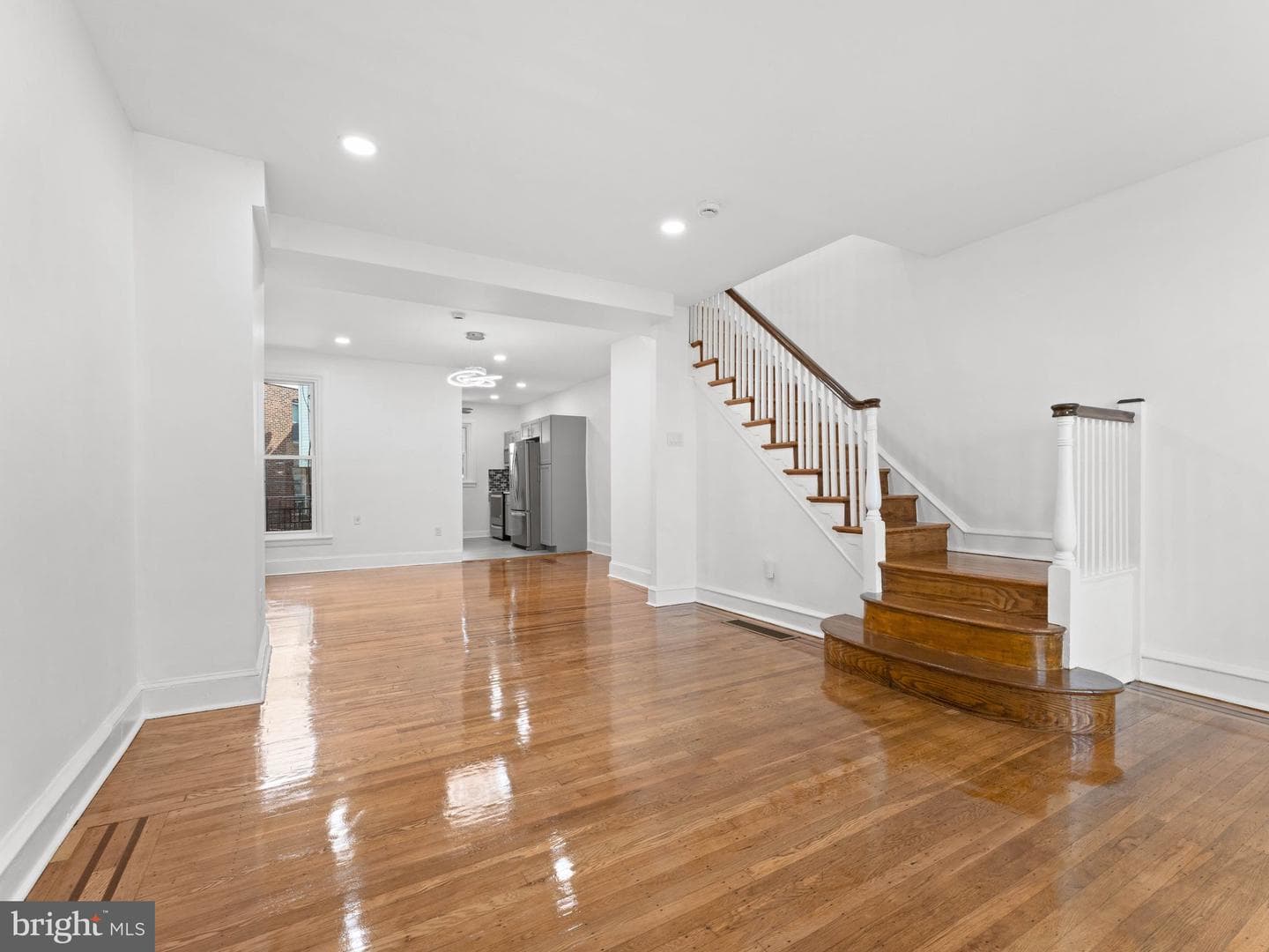 5448 W Montgomery Avenue photo 7