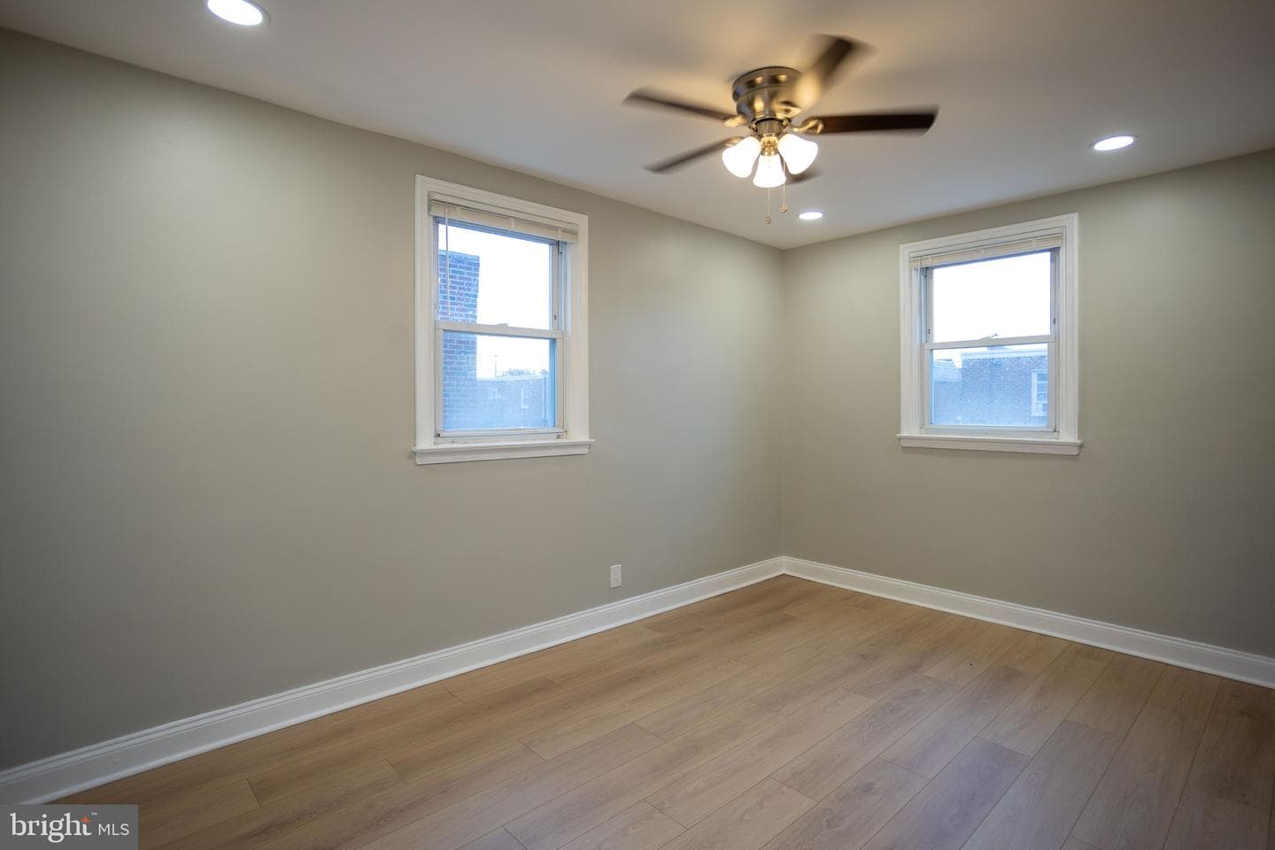 6911 Oxford Avenue photo 12