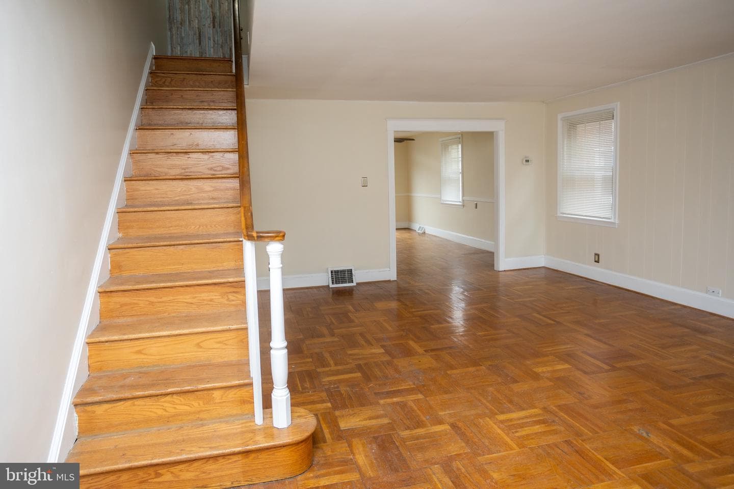 6911 Oxford Avenue photo 2