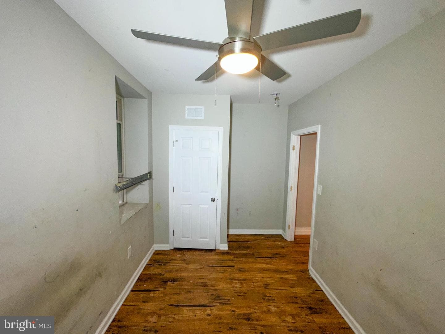 4661 James Street photo 10