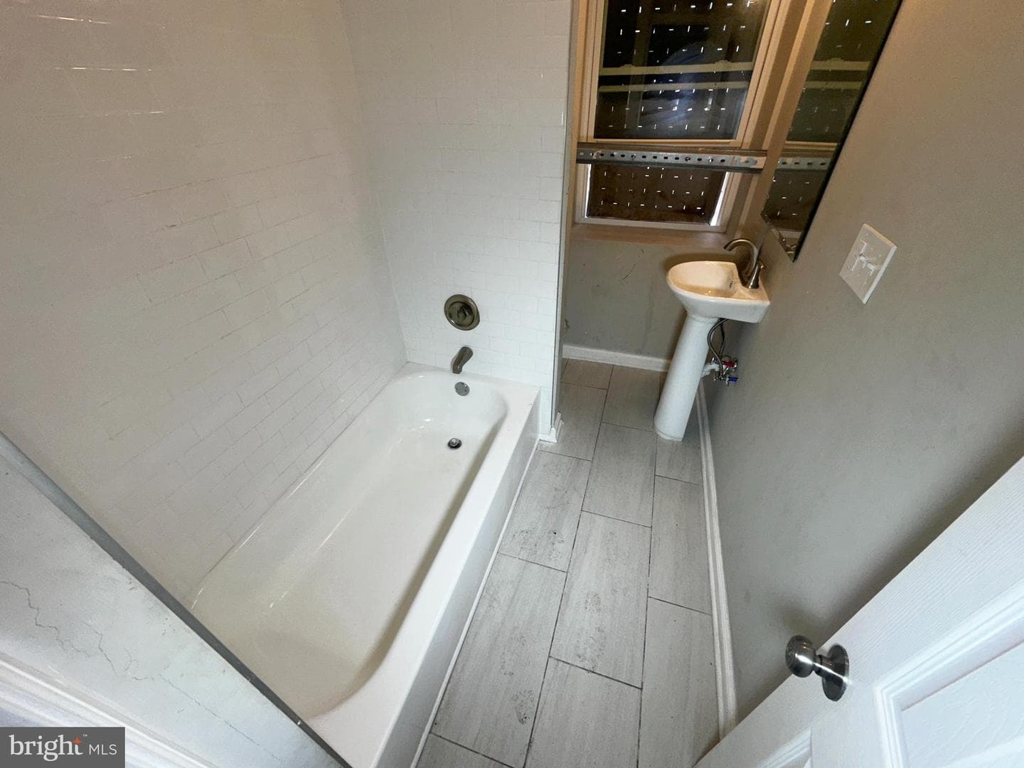 4661 James Street photo 11