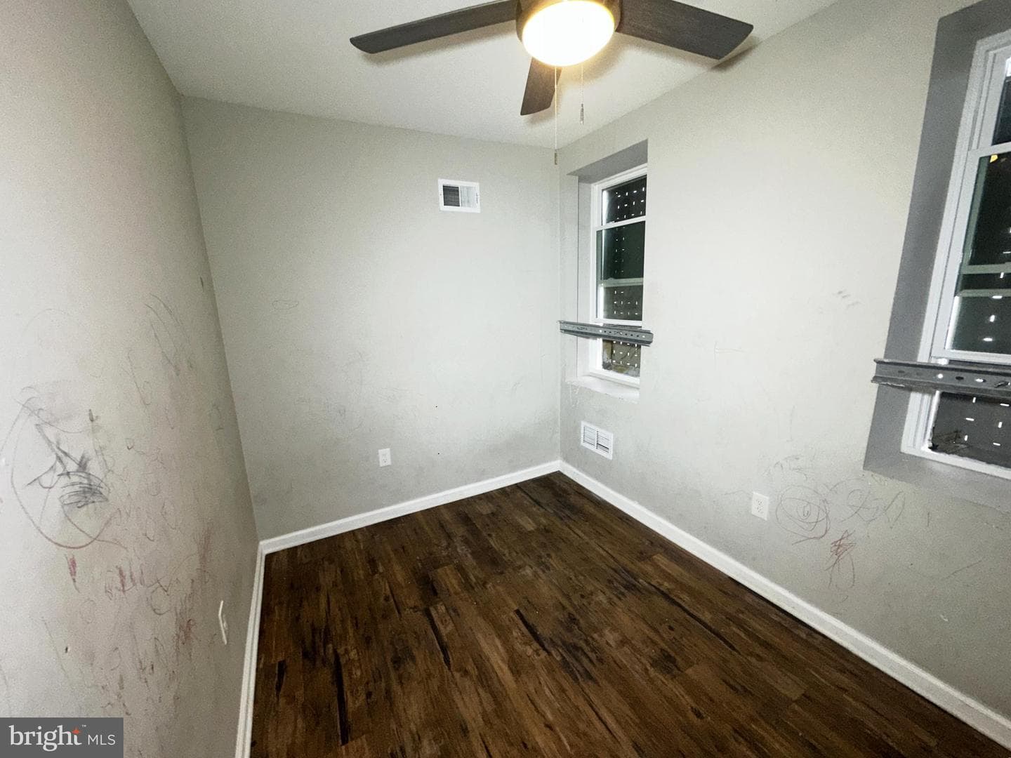 4661 James Street photo 13