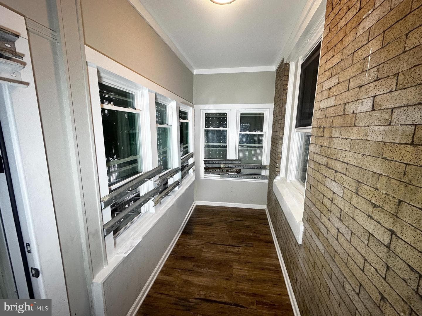 4661 James Street photo 3