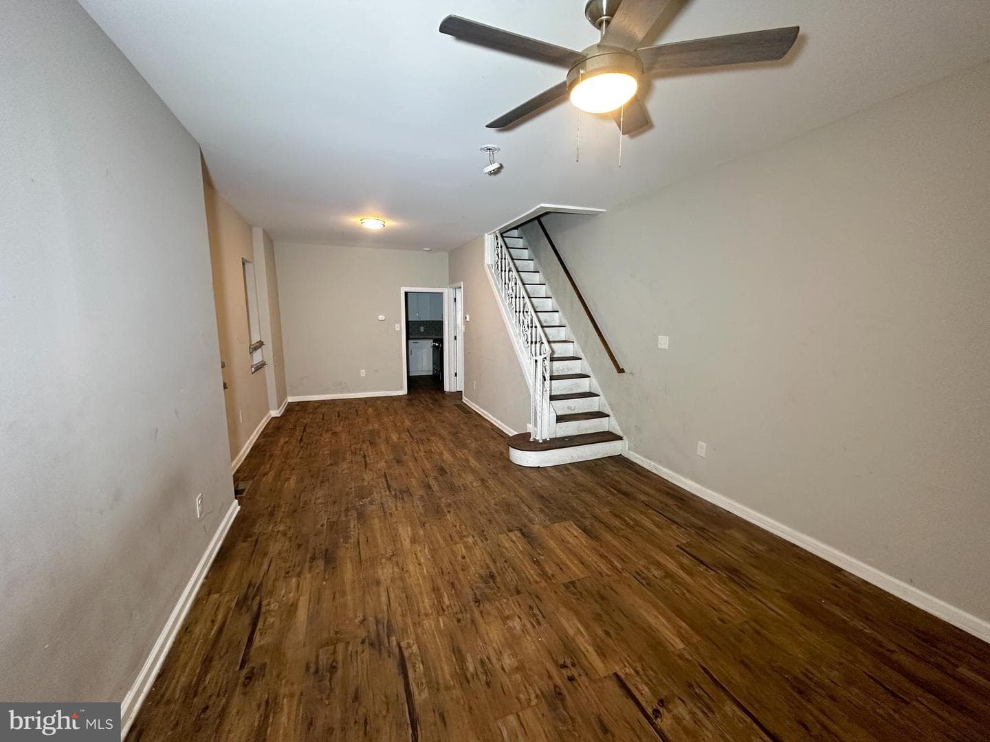 4661 James Street photo 5