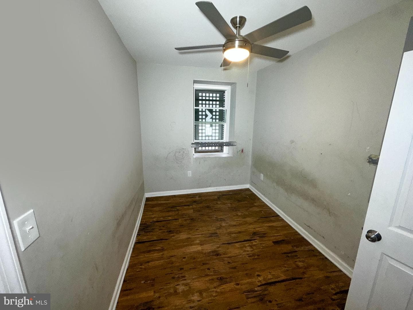 4661 James Street photo 9