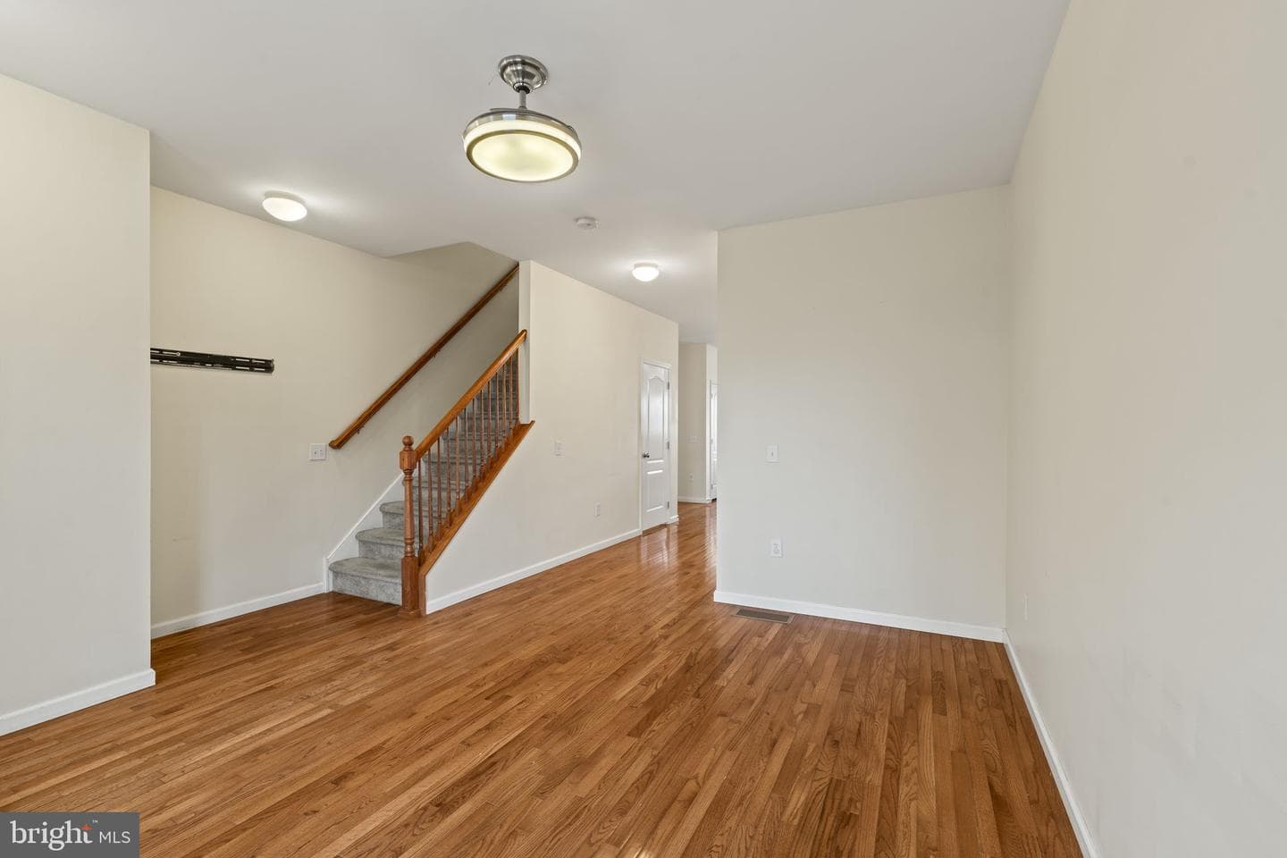 2529 Pickwick Street photo 8