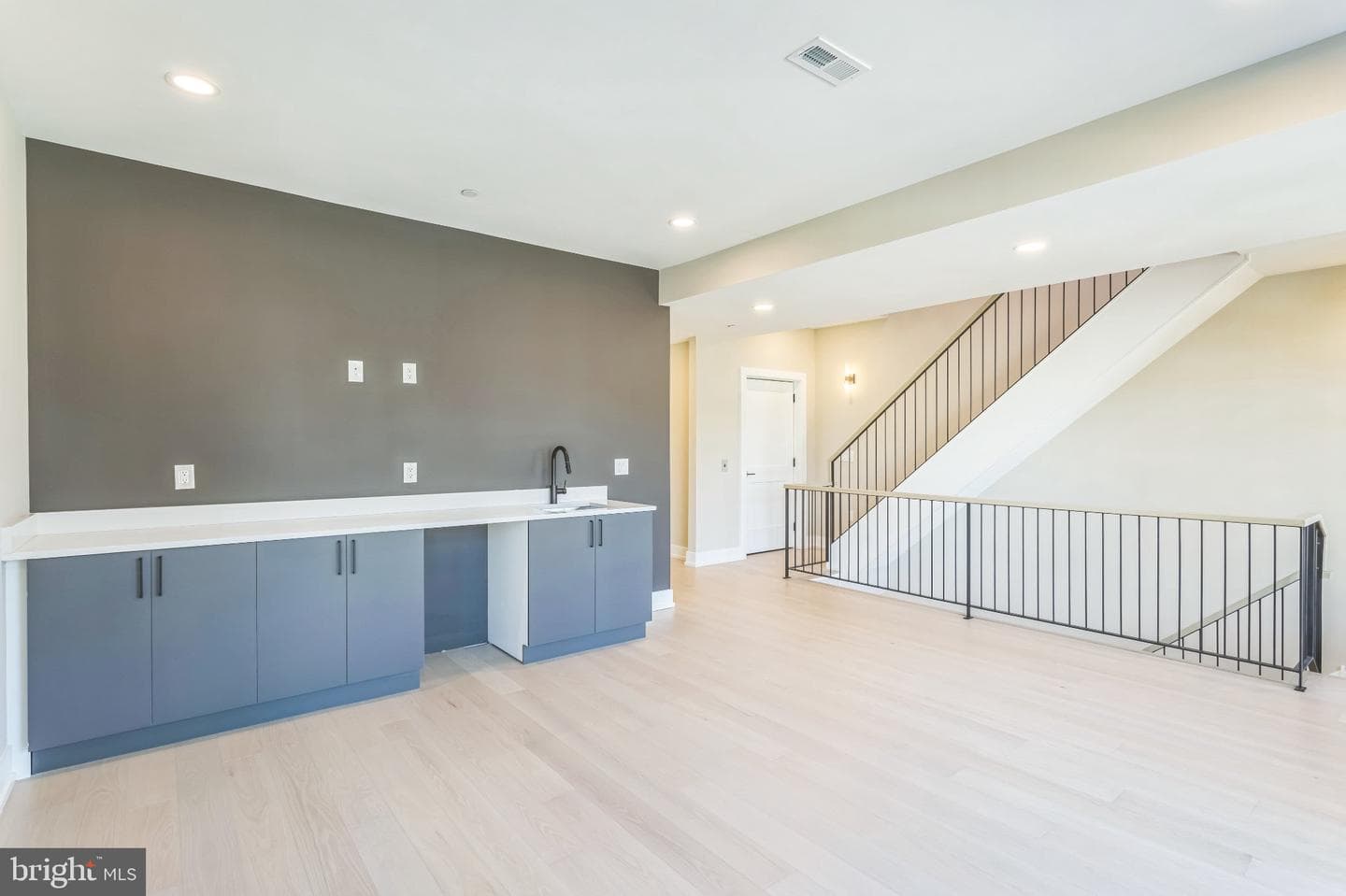 202 Kalos Street photo 35