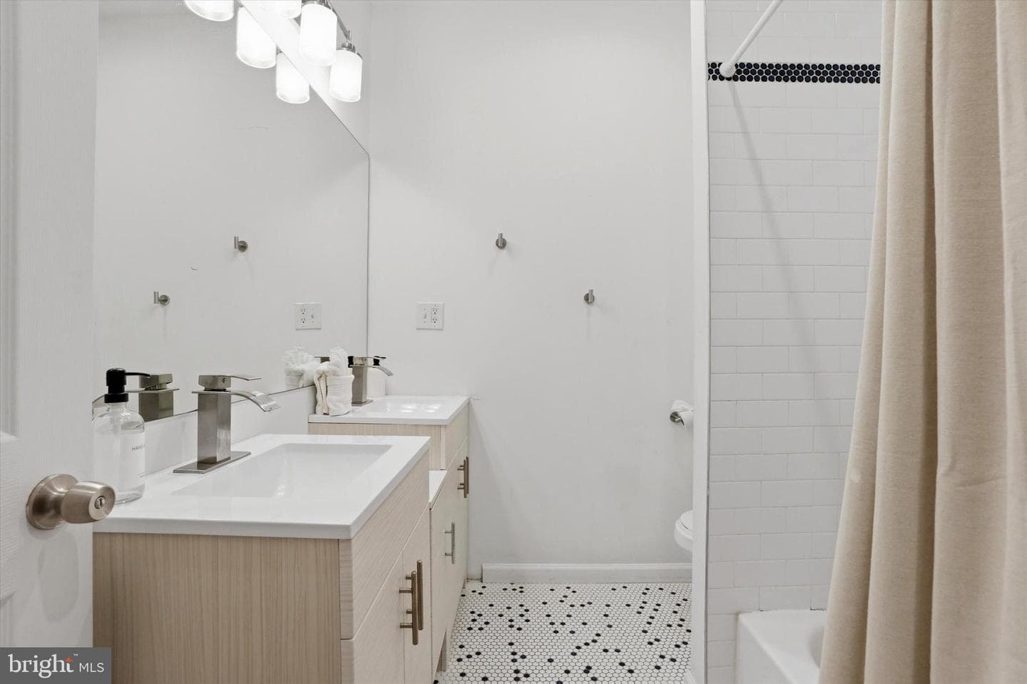1011 N Orianna Street photo 20