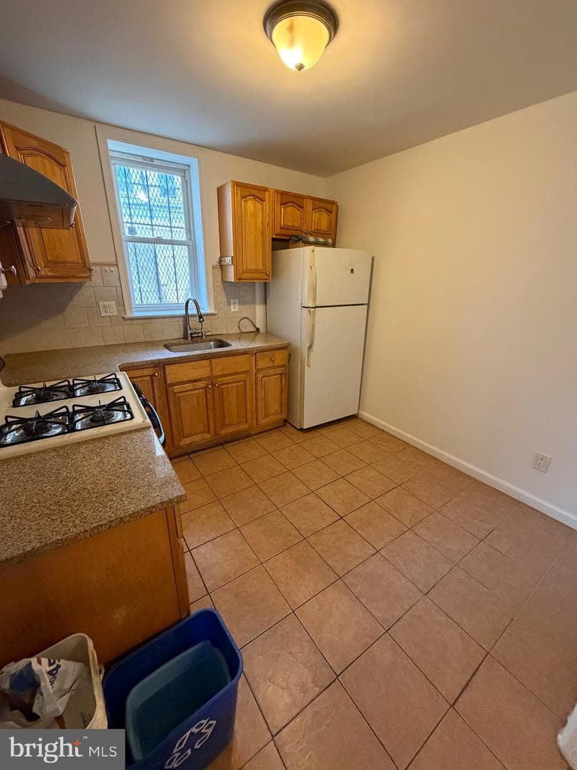 1828 Dudley Street photo 4