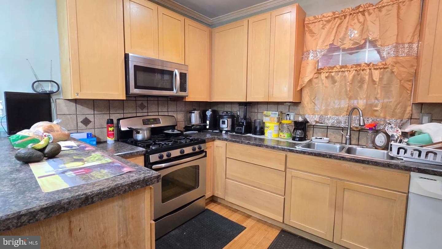 420 Gilham Street photo 4
