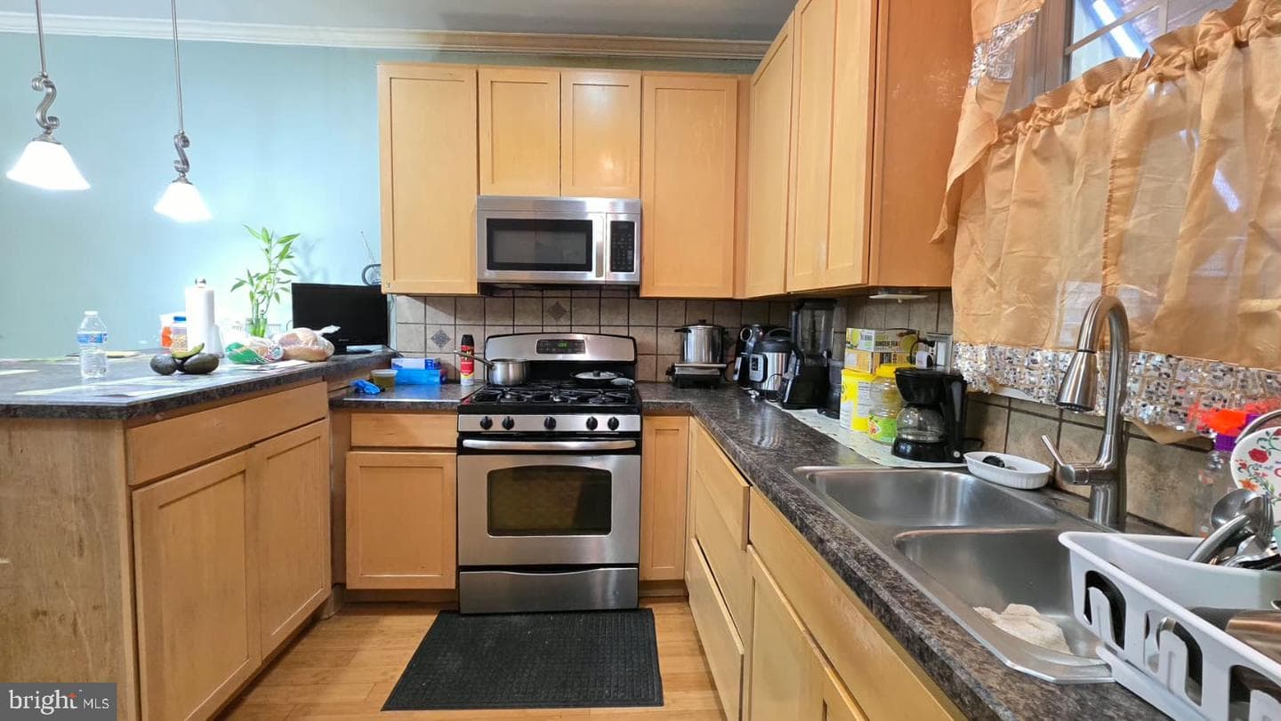 420 Gilham Street photo 5