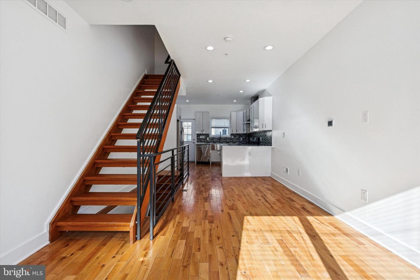 2127 Cross Street photo 3