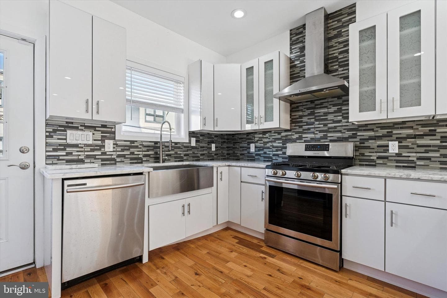 2127 Cross Street photo 8