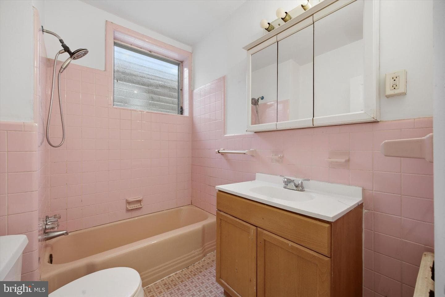 227 W Rockland Street photo 11