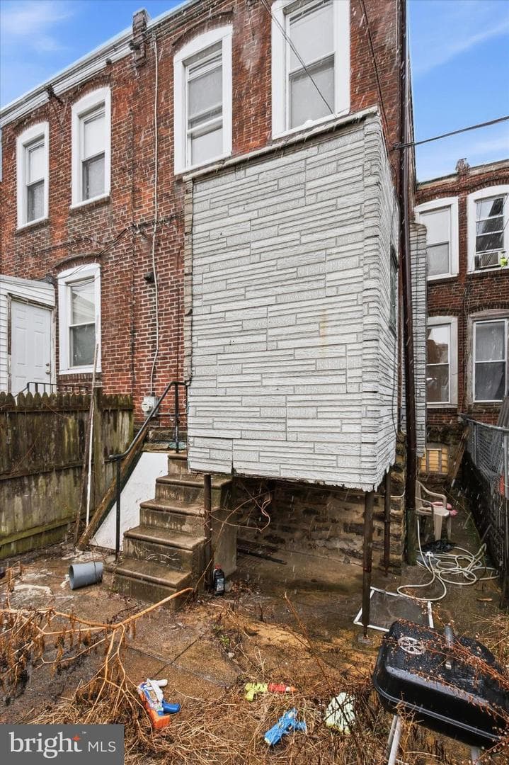 227 W Rockland Street photo 36