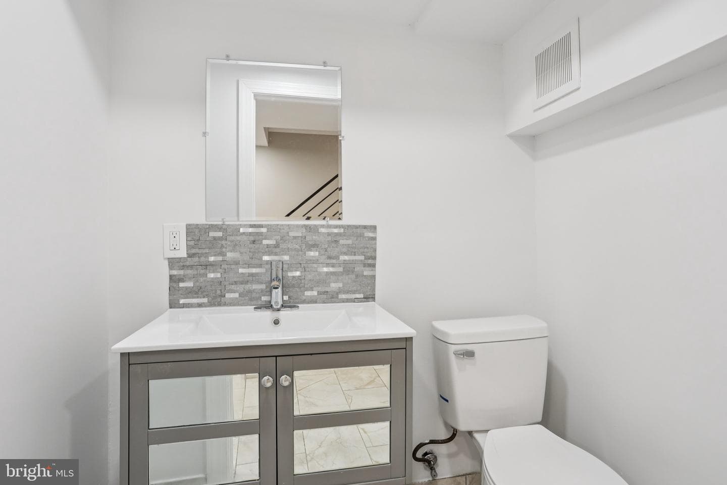 2225 N Waterloo Street photo 21