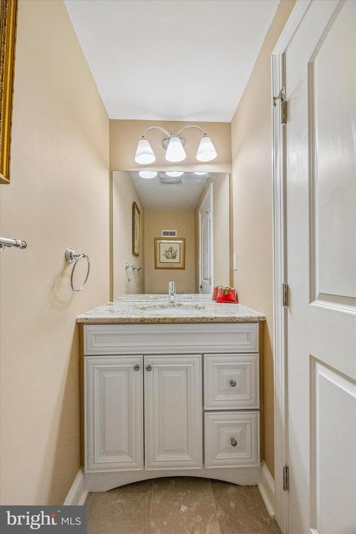 462 Oriole Street photo 32