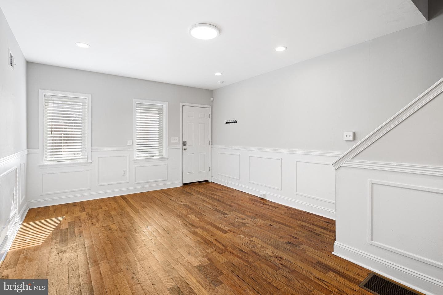 1609 W Stiles Street photo 3