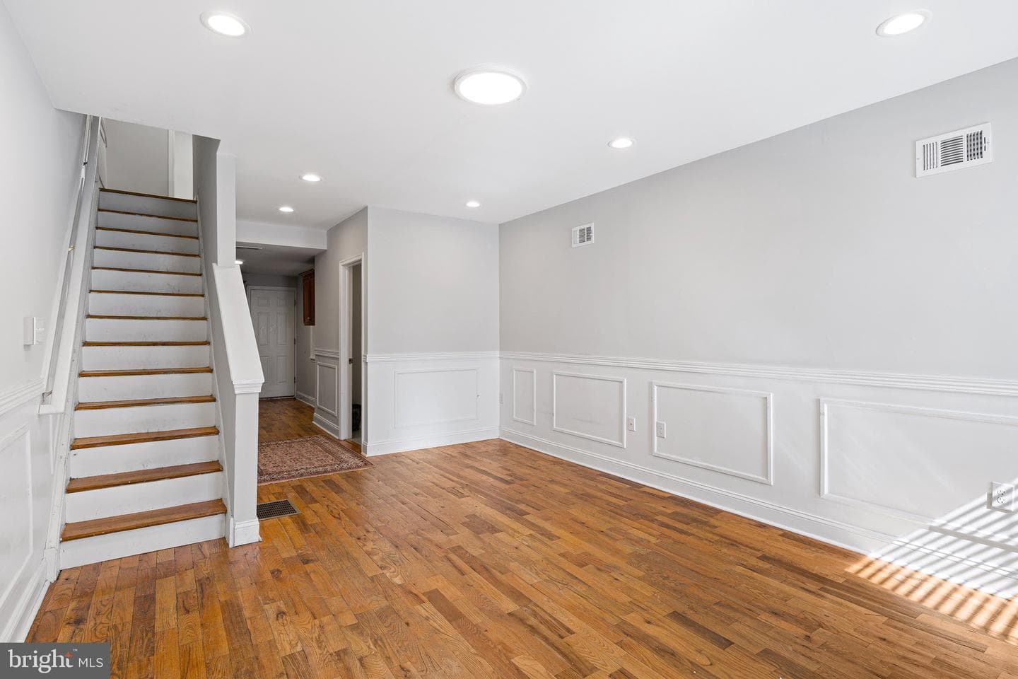 1609 W Stiles Street photo 4