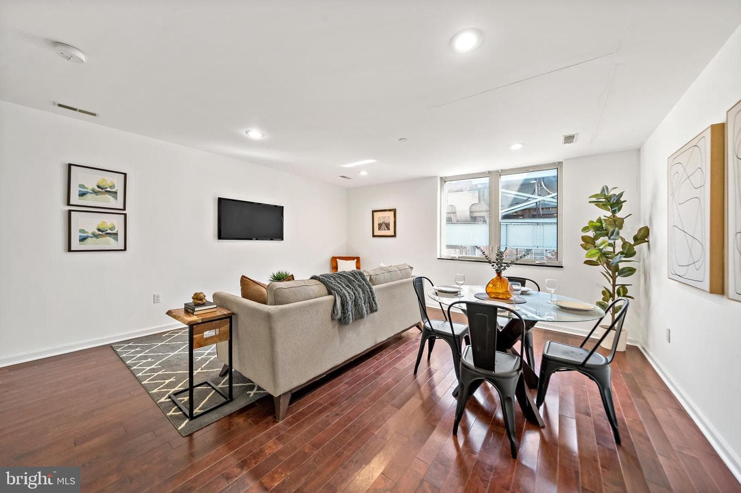 1814 N Front St #b photo 3