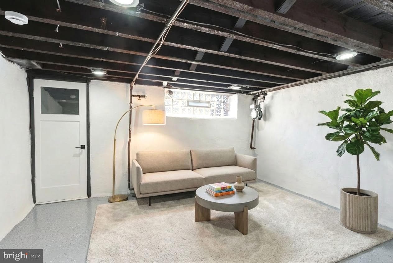 6208 Shelbourne Street photo 22