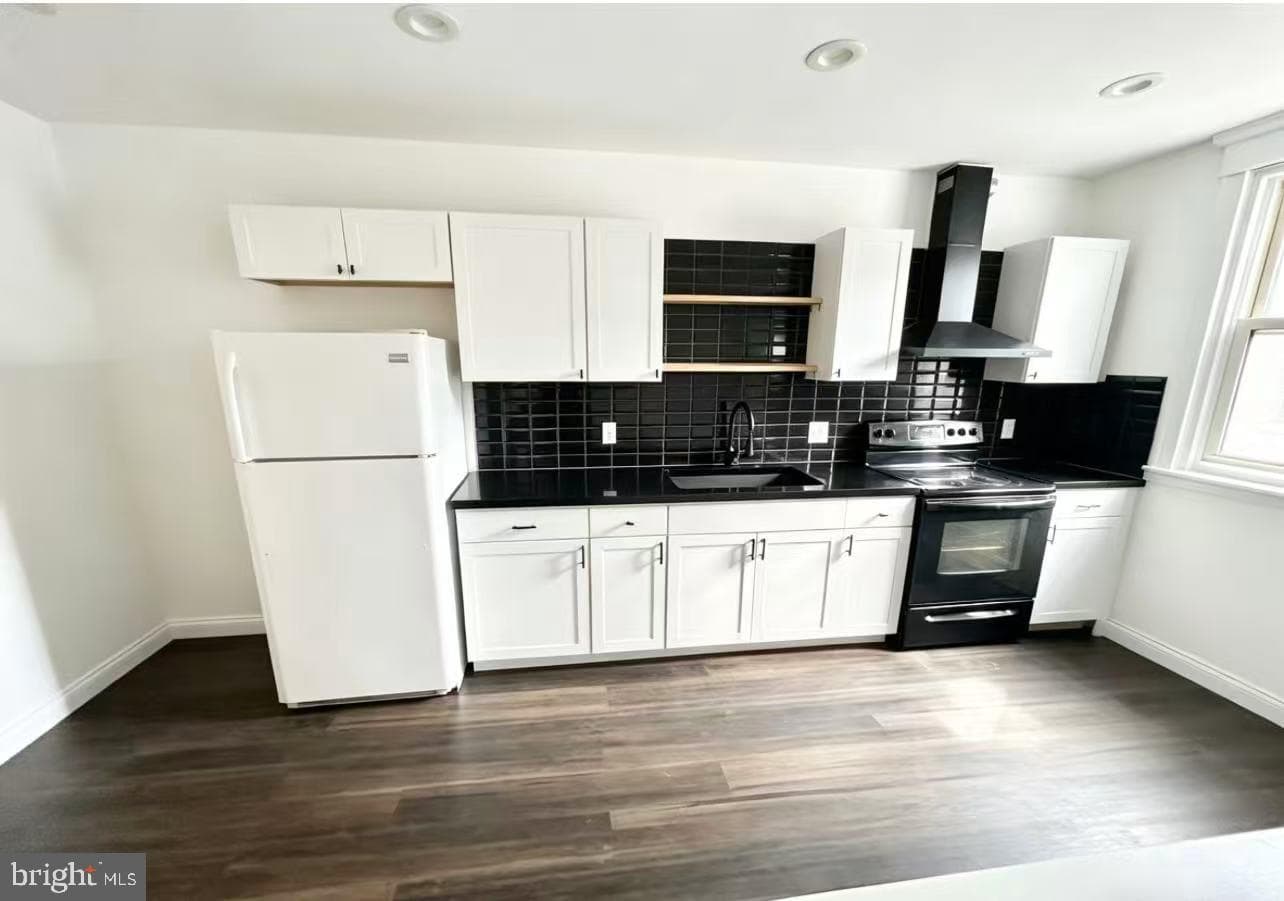 3340 St Vincent Street photo 4