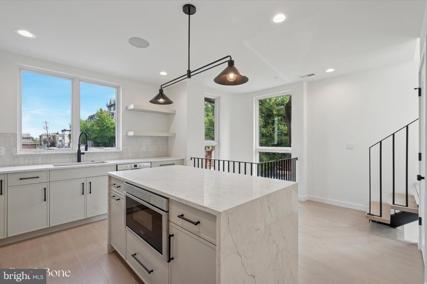610 Brenna Walk photo 18