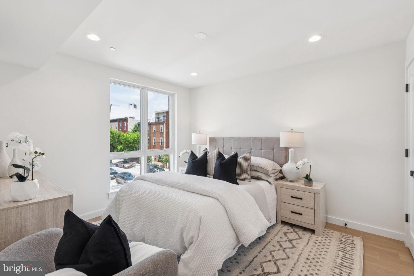 610 Brenna Walk photo 36
