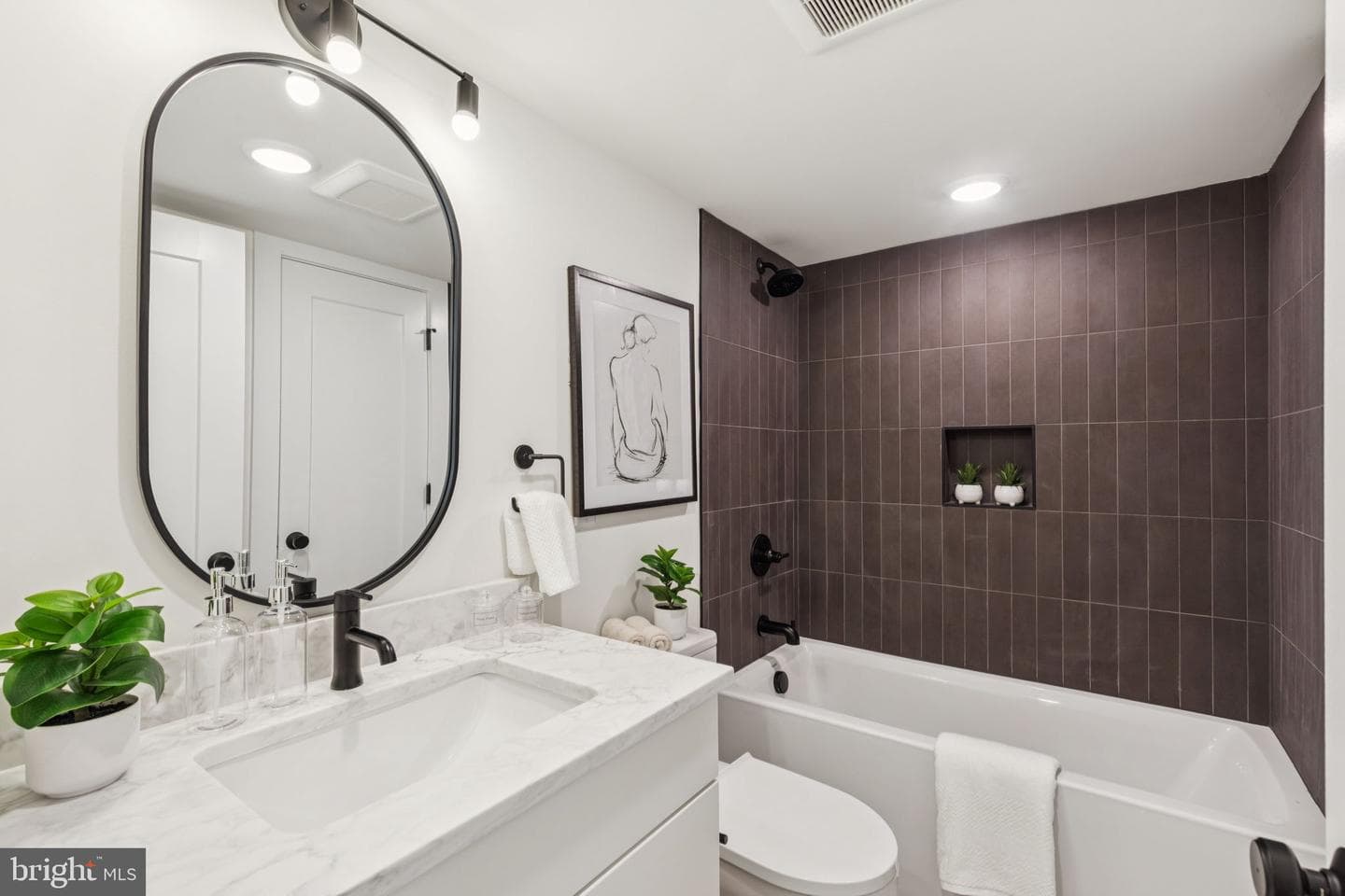610 Brenna Walk photo 38