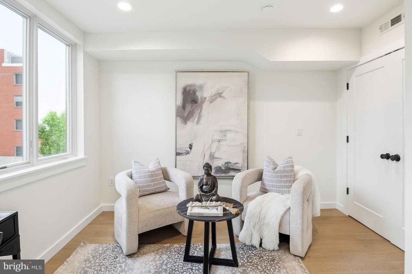 610 Brenna Walk photo 4