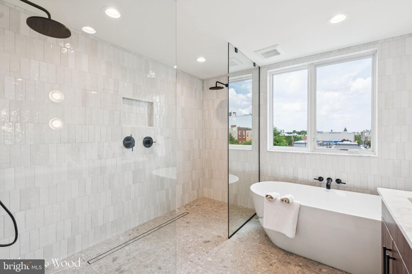 610 Brenna Walk photo 48