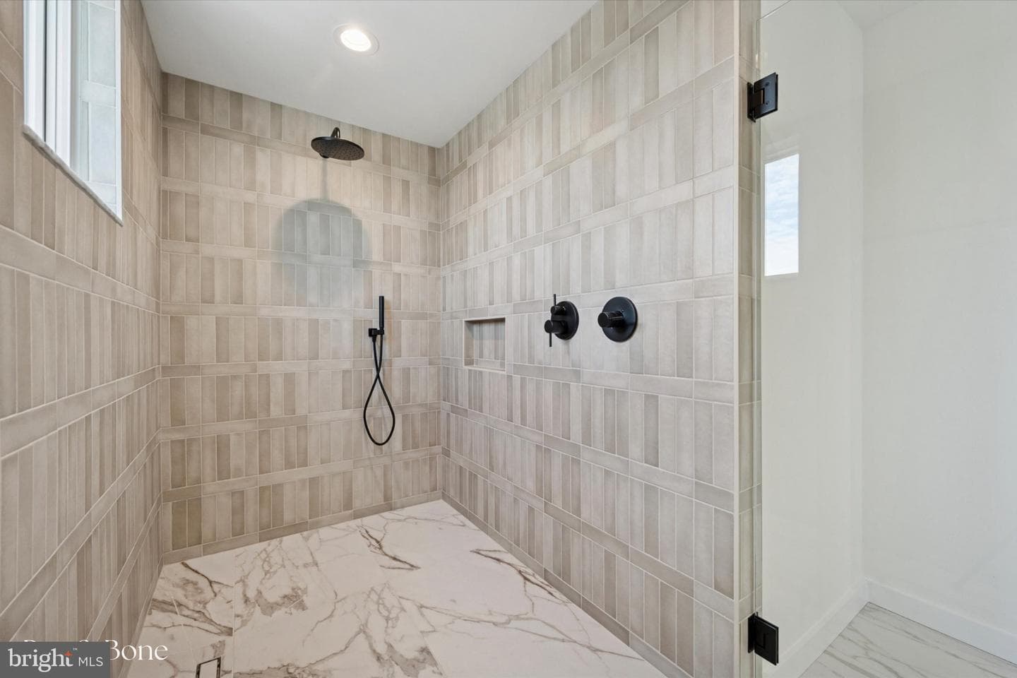 610 Brenna Walk photo 54
