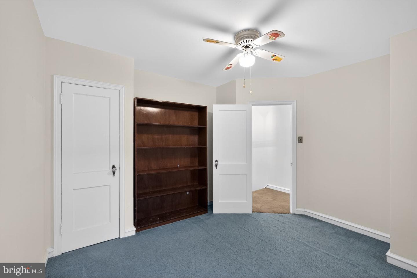 1460 Levick St photo 17