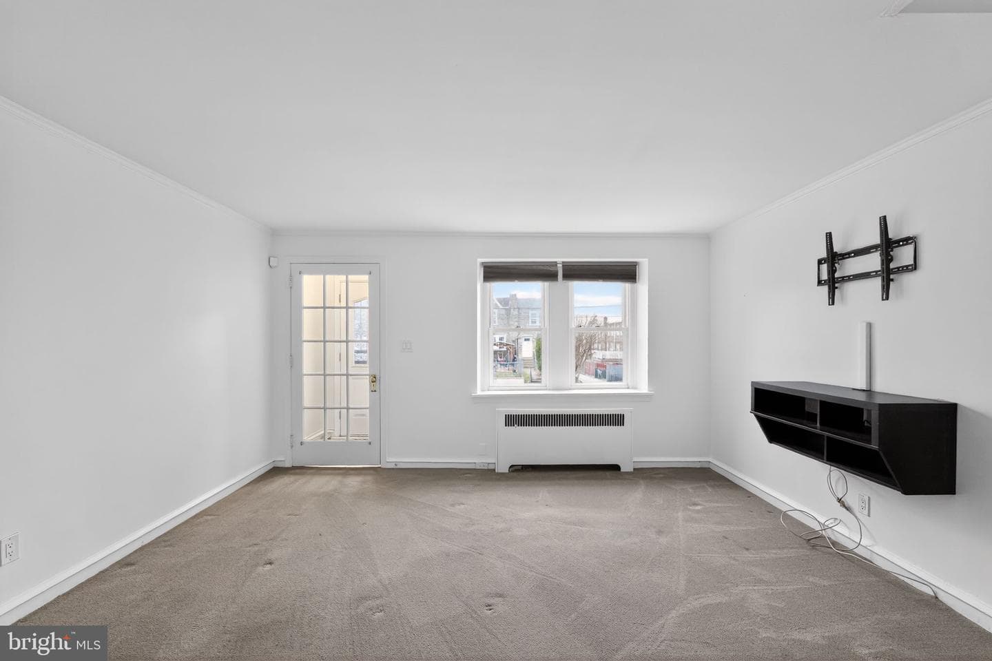 1460 Levick St photo 4