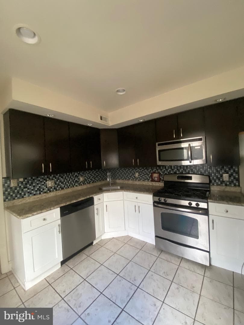 1830 Poplar Street photo 45