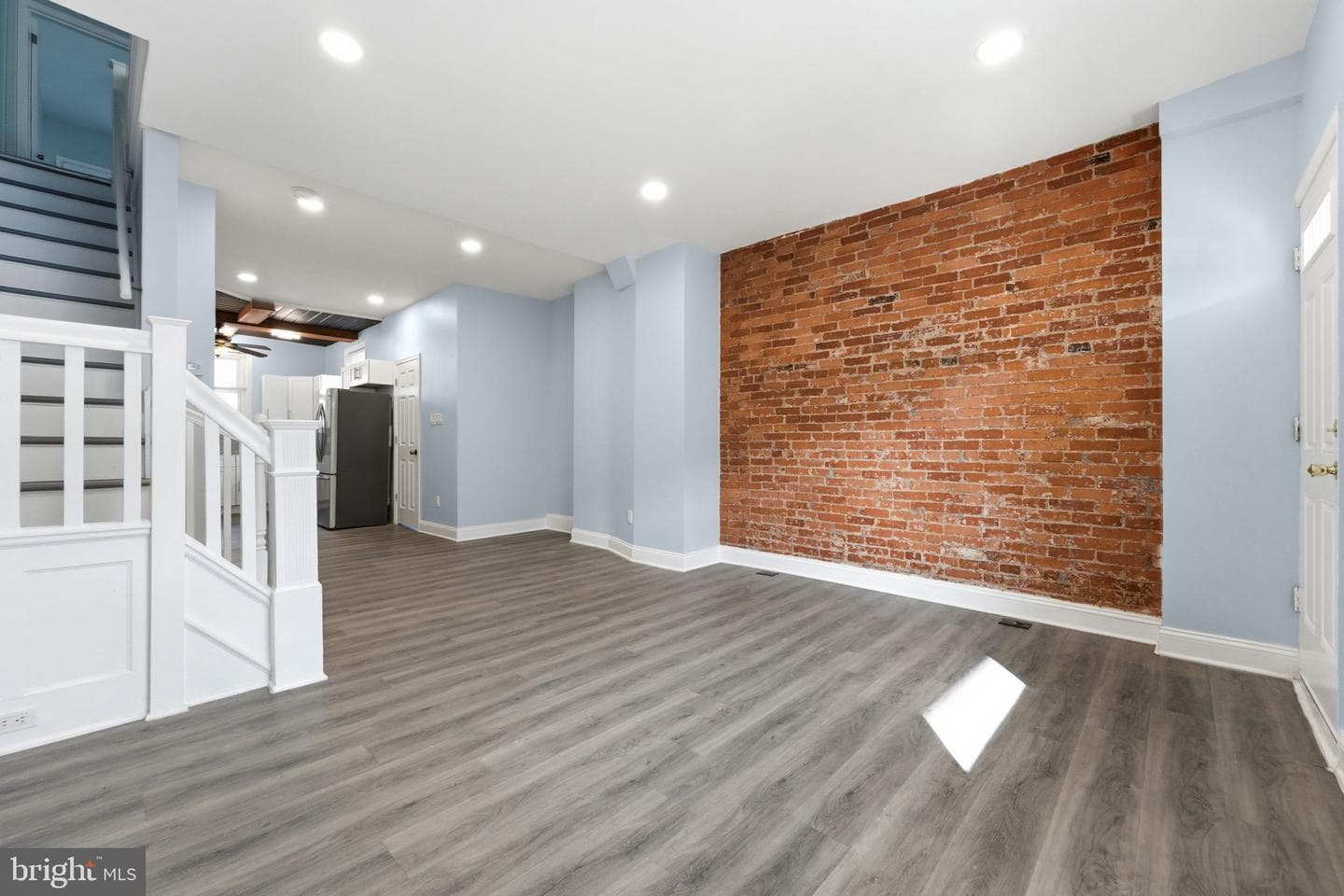 5635 Montrose Street photo 8