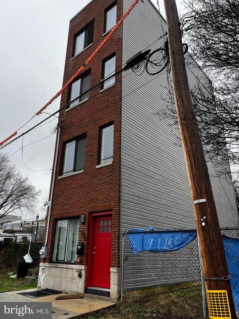 1760 N Bodine Street photo 8