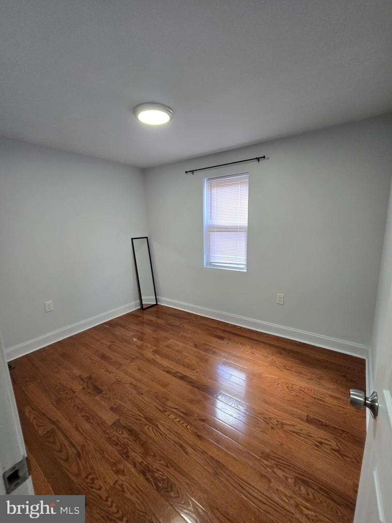 2254 Pratt Street photo 10