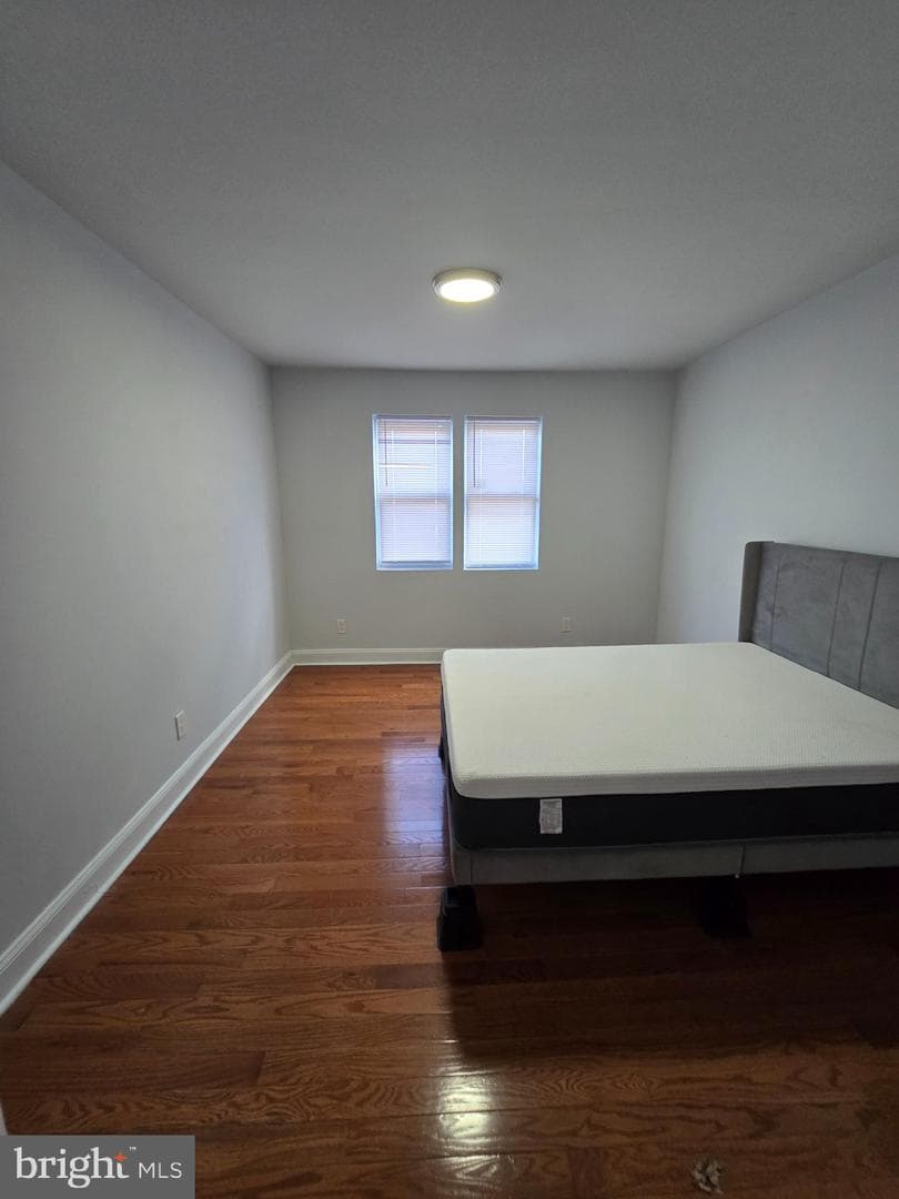 2254 Pratt Street photo 13