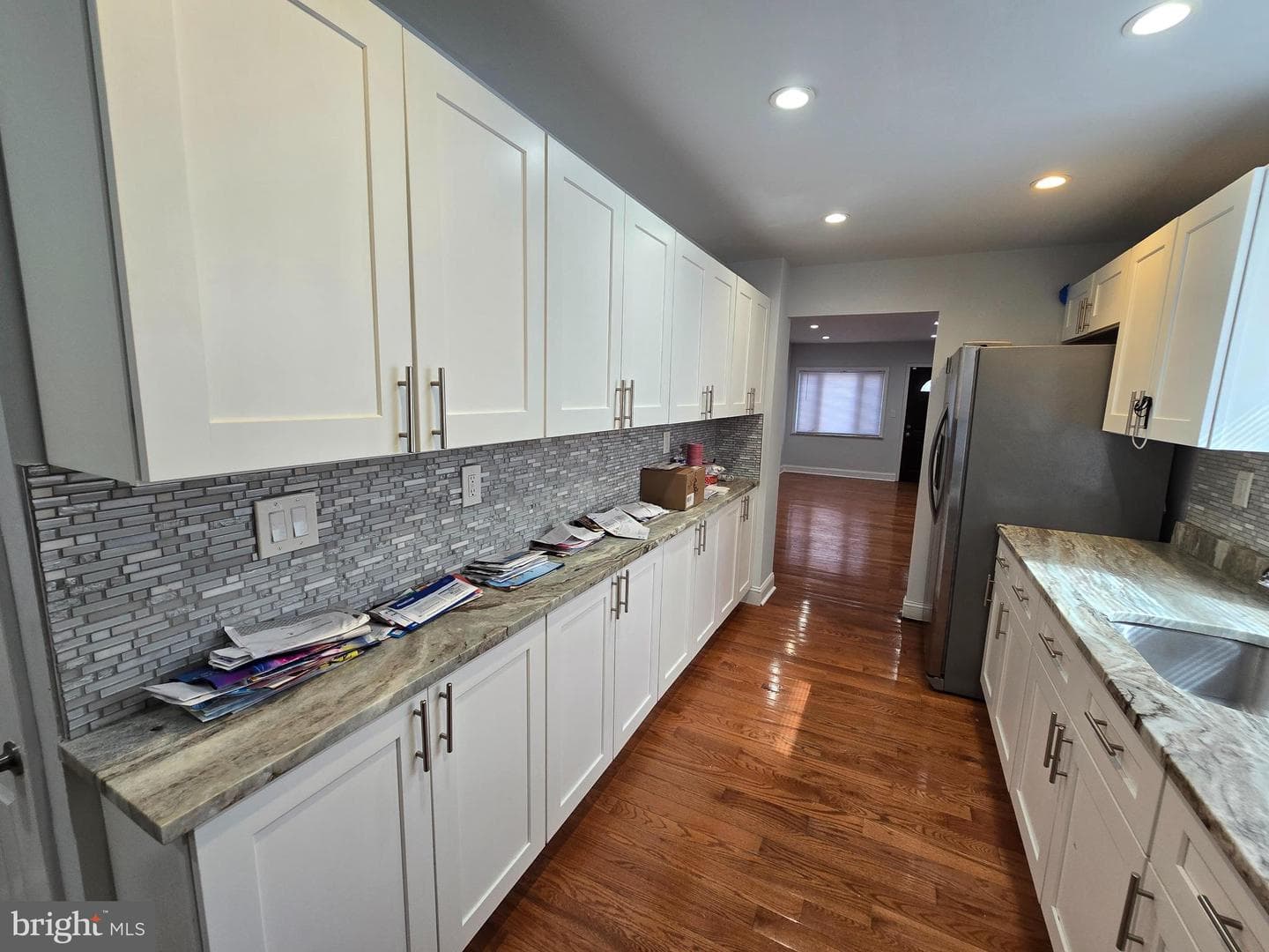 2254 Pratt Street photo 6