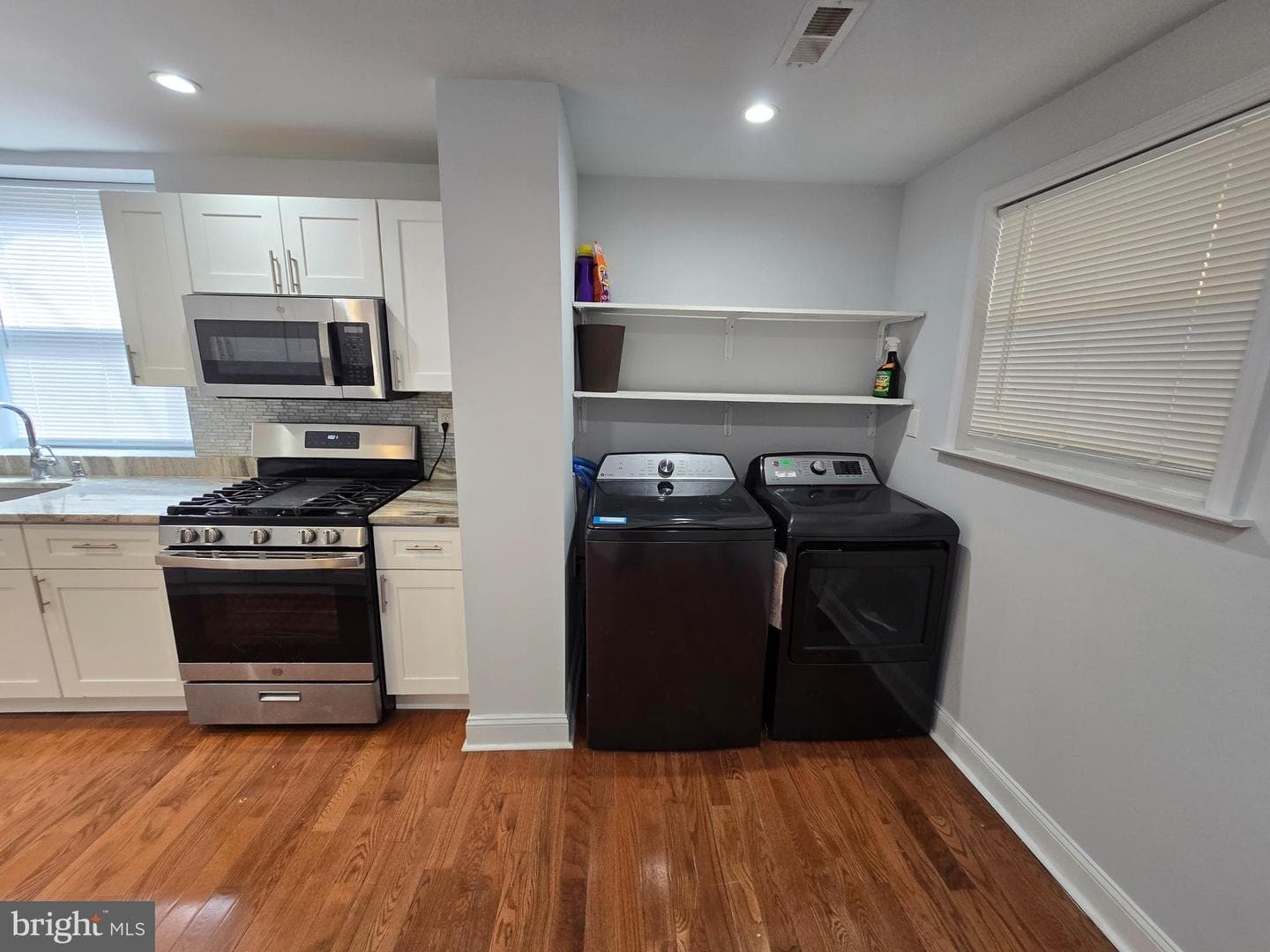 2254 Pratt Street photo 8