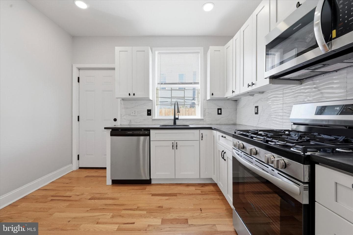 1834 E Albert Street photo 15